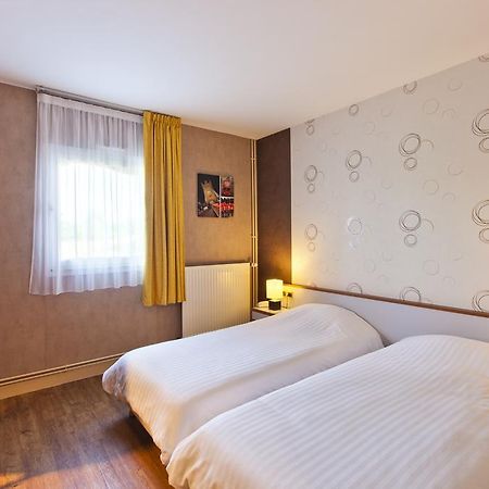 Cit'Hotel Du Circuit Маньї-Кур Екстер'єр фото