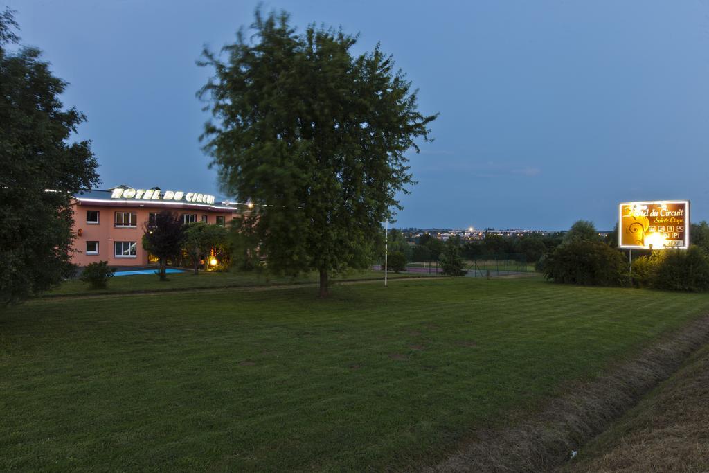 Cit'Hotel Du Circuit Маньї-Кур Екстер'єр фото