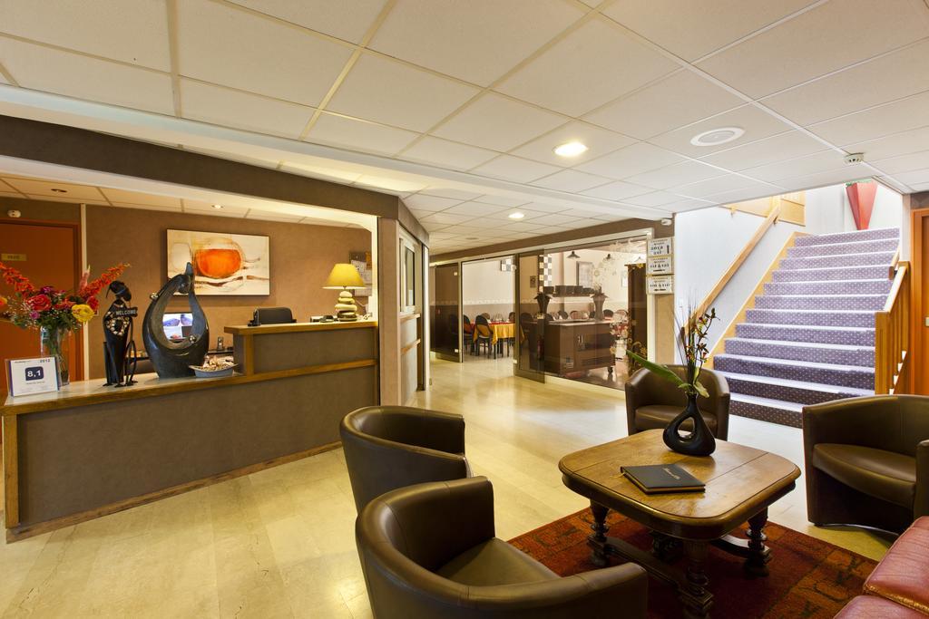 Cit'Hotel Du Circuit Маньї-Кур Екстер'єр фото